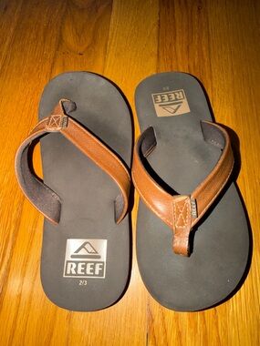 Reef Kids Brown Strap Black Footbed Flip Flops